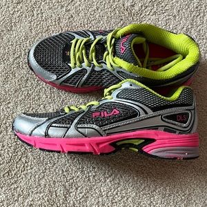 Kids Fila Sneakers Size 4